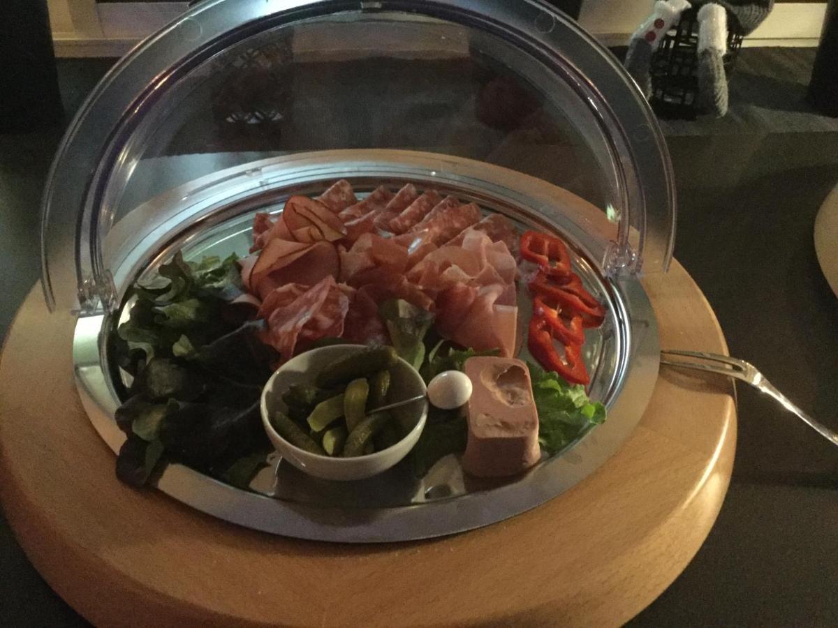 Bed And Breakfast Fyra Haestar Rattvik Ngoại thất bức ảnh