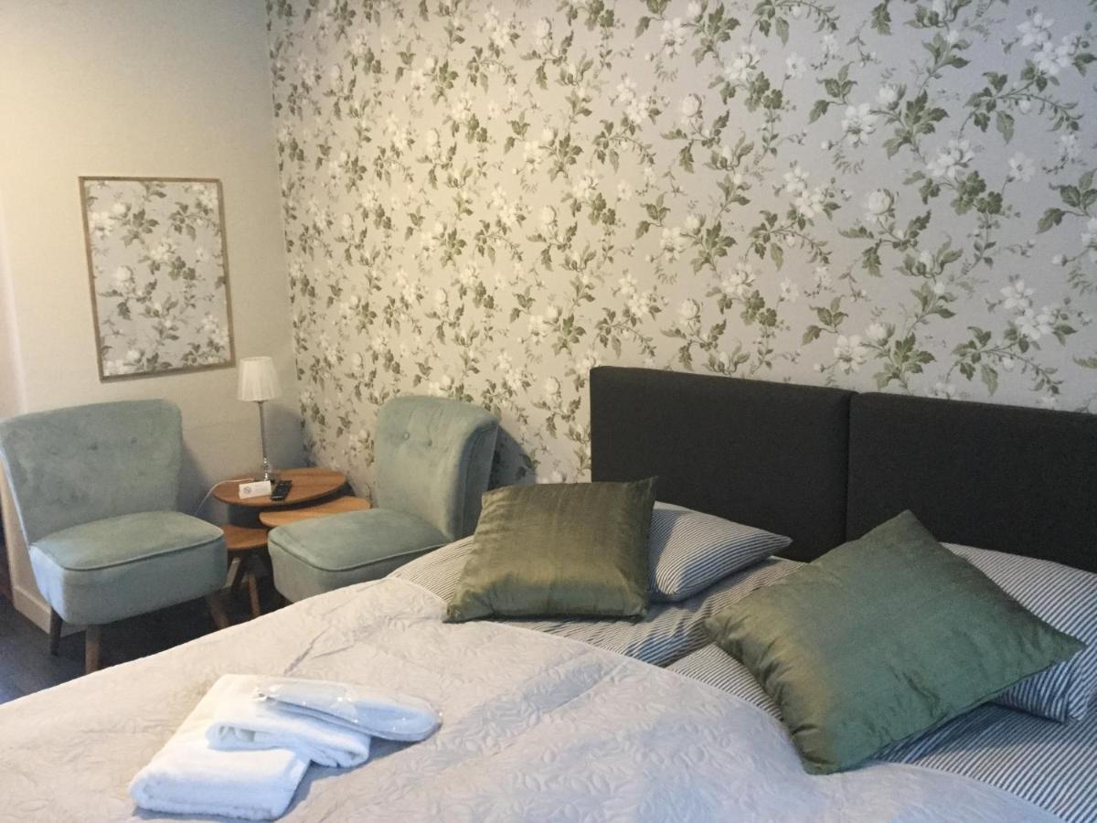 Bed And Breakfast Fyra Haestar Rattvik Ngoại thất bức ảnh